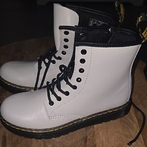 ❤️Dr. Martens Kids White and Black Boots